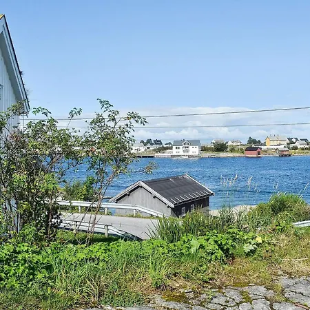Averoy Vii Holiday home