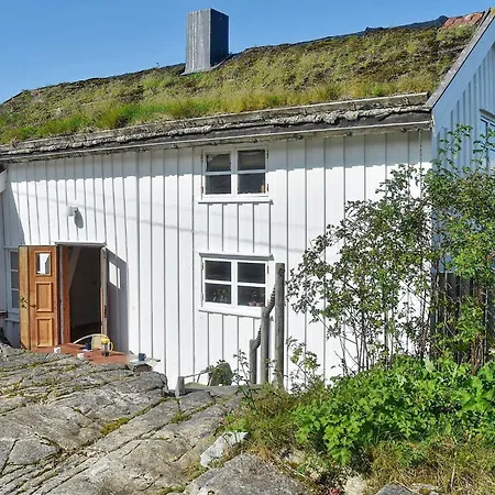 Averoy Vii Holiday home