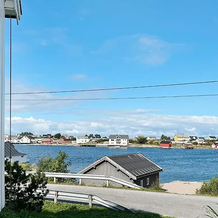 Averoy Vii Holiday home *